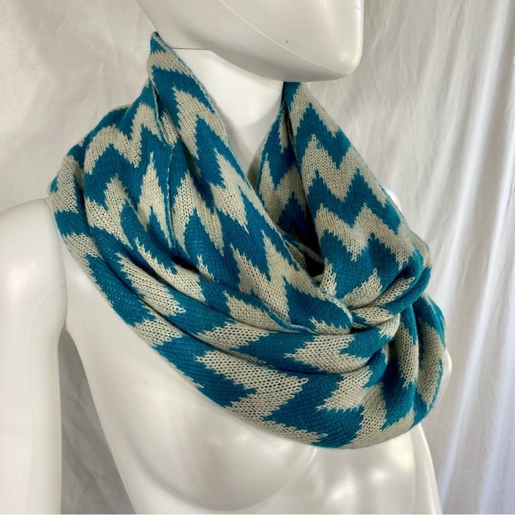 Jeongsook Oh Chevron Beige and Teal Soft Warm Infinity Snood Scarf - Picture 2 of 7